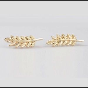 🔥🆕 Gold Leaf Vine Ear climber Stud Earrings